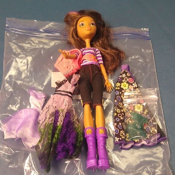 Monsters High Clawdeen Wolf with Purple Boots and Accessories - Picture 1 of 6